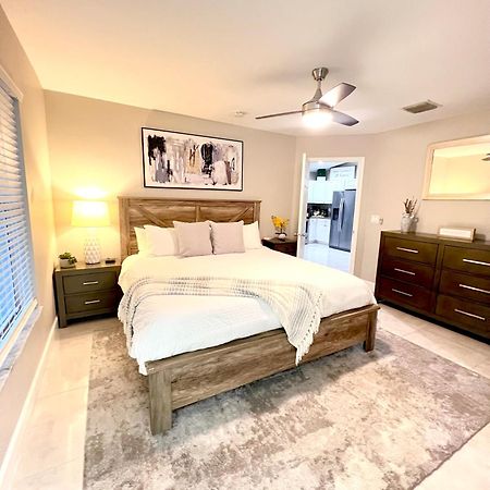 Spacious Home Near Downtown & The Beach 델레이비치 외부 사진
