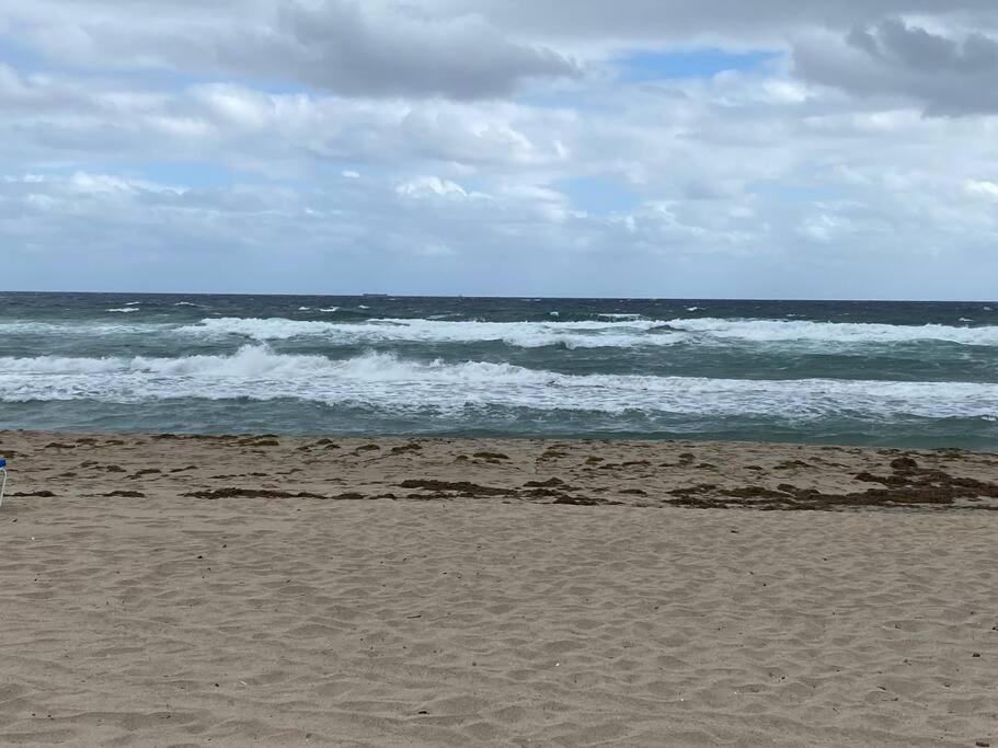 Spacious Home Near Downtown & The Beach 델레이비치 외부 사진