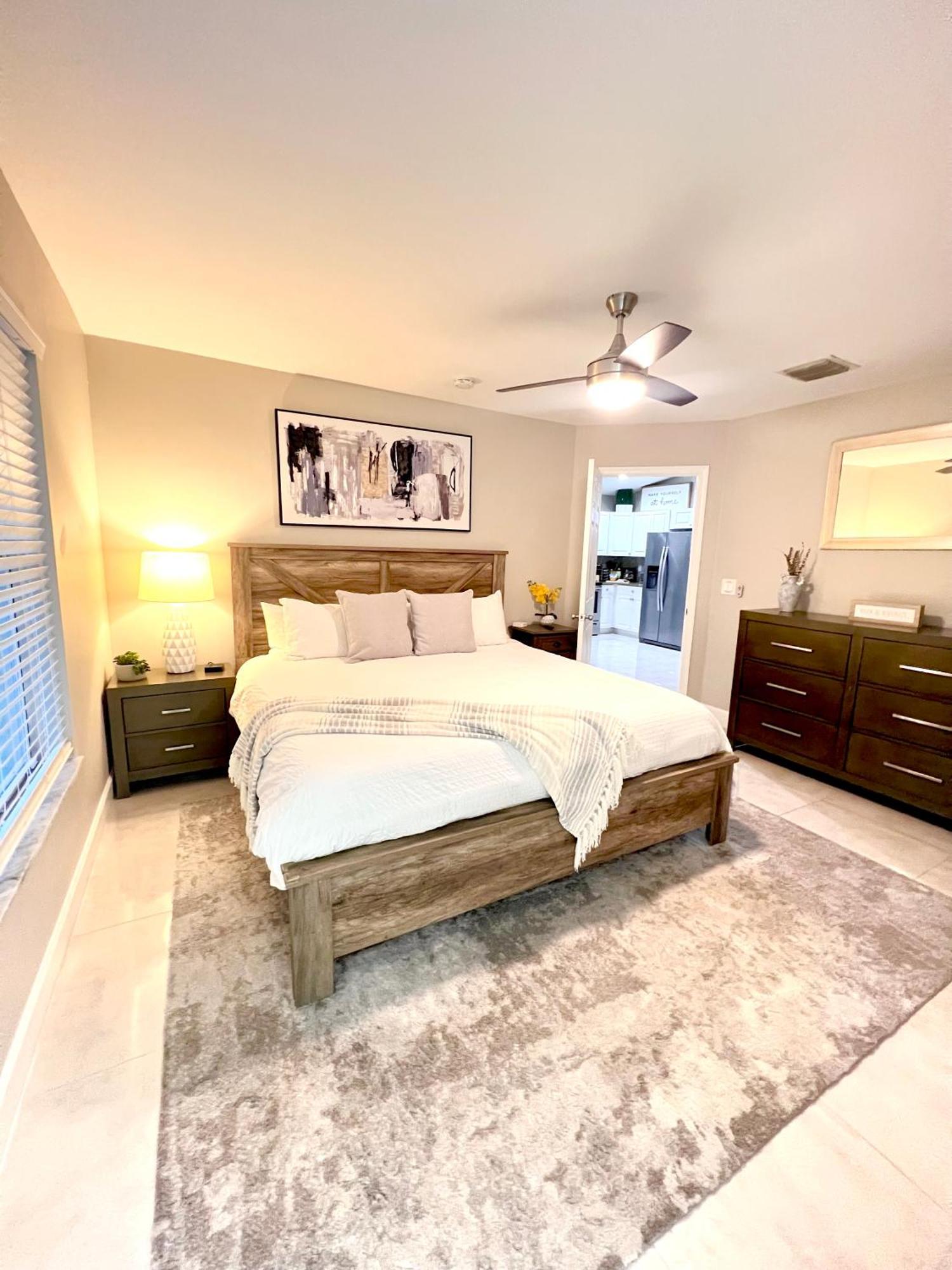 Spacious Home Near Downtown & The Beach 델레이비치 외부 사진