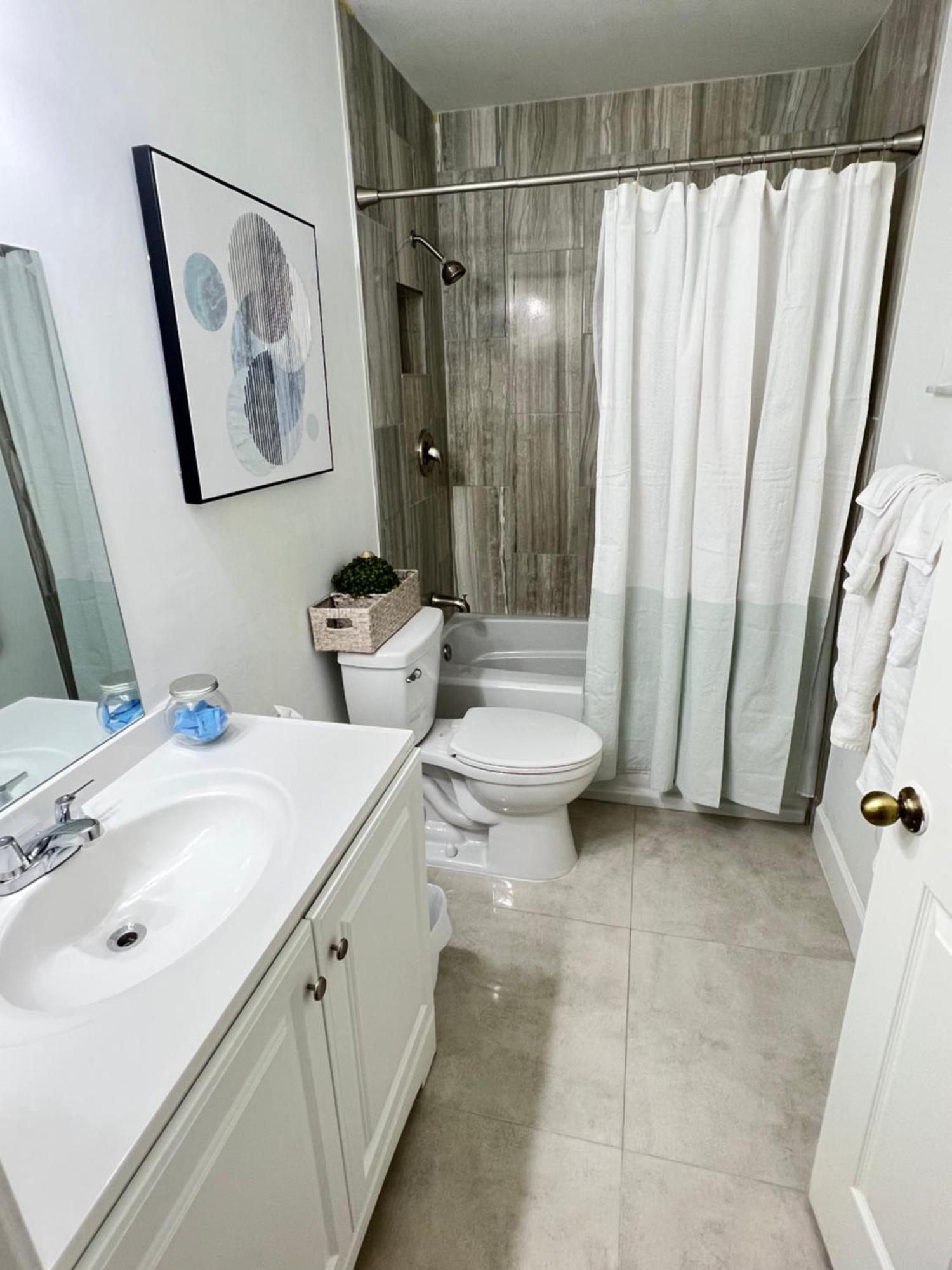 Spacious Home Near Downtown & The Beach 델레이비치 외부 사진